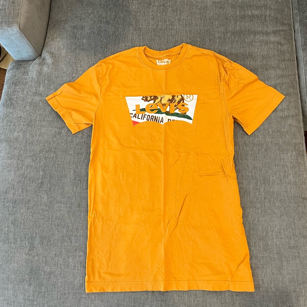 *$5 Off Any Two Items* Levi’s Tshirt
